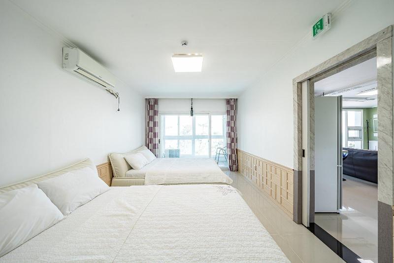 Pohang Pinewave Sea & Spa Pension image