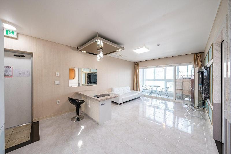 Pohang Pinewave Sea & Spa Pension image