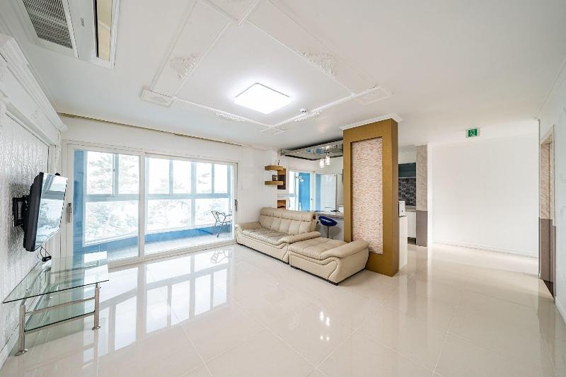 Pohang Pinewave Sea & Spa Pension image