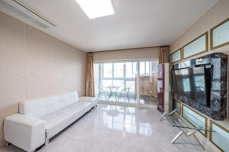Pohang Pinewave Sea & Spa Pension image