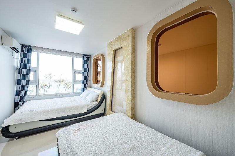 Pohang Pinewave Sea & Spa Pension image