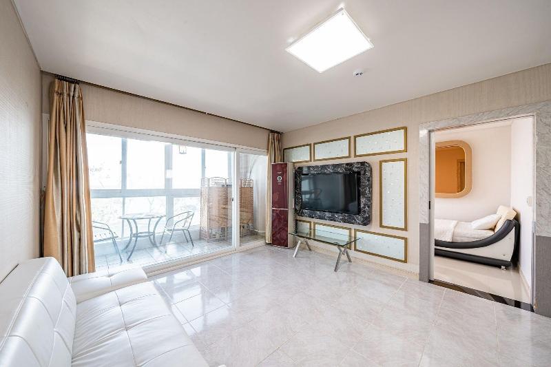 Pohang Pinewave Sea & Spa Pension image