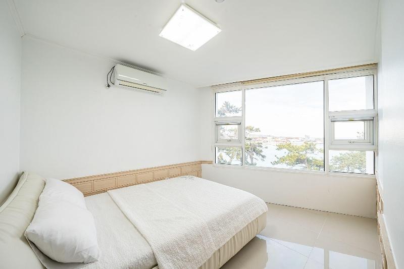 Pohang Pinewave Sea & Spa Pension image