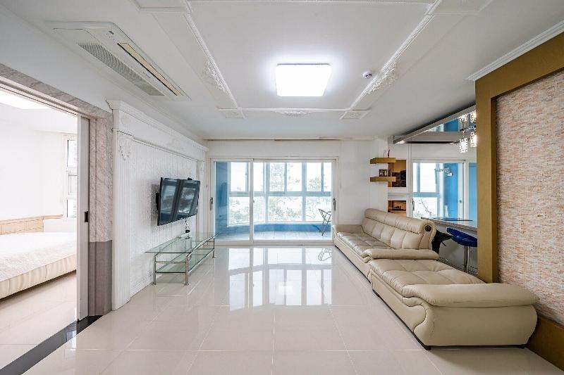 Pohang Pinewave Sea & Spa Pension image