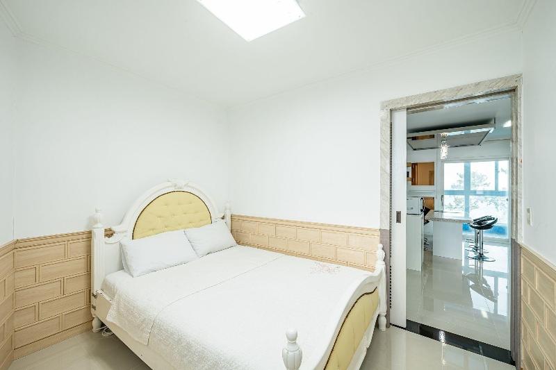 Pohang Pinewave Sea & Spa Pension image