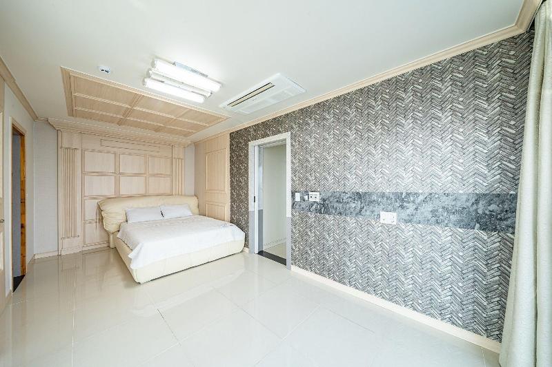 Pohang Pinewave Sea & Spa Pension image