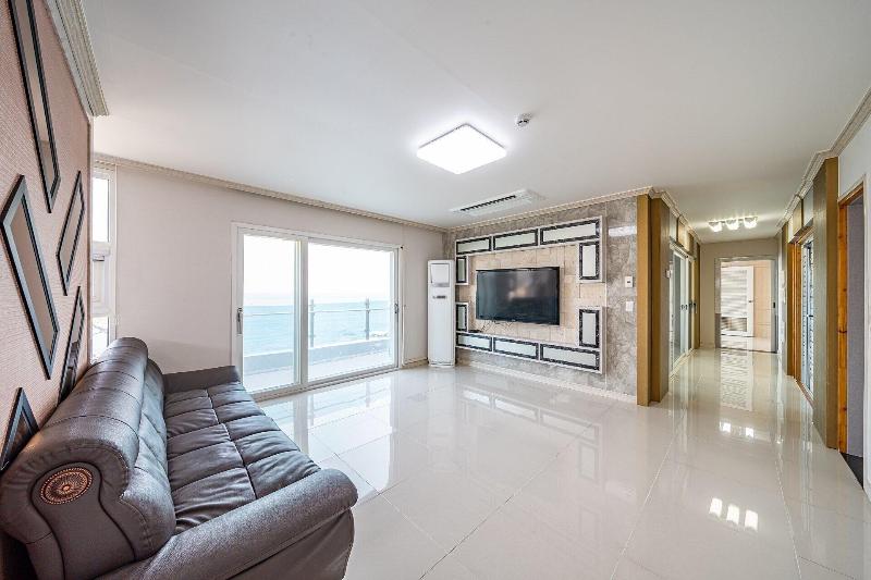 Pohang Pinewave Sea & Spa Pension image
