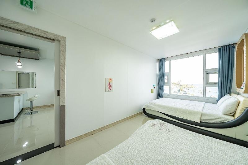 Pohang Pinewave Sea & Spa Pension image