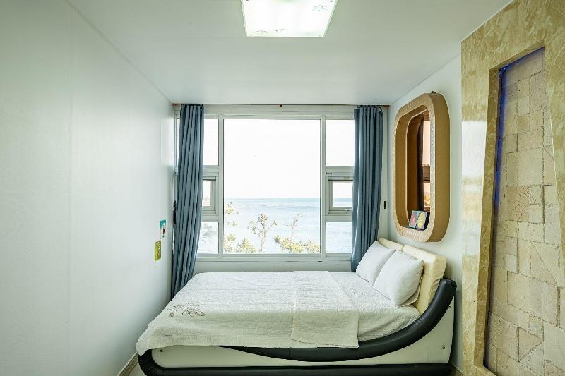 Pohang Pinewave Sea & Spa Pension image