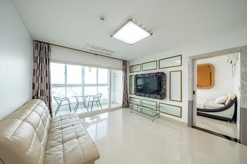 Pohang Pinewave Sea & Spa Pension image