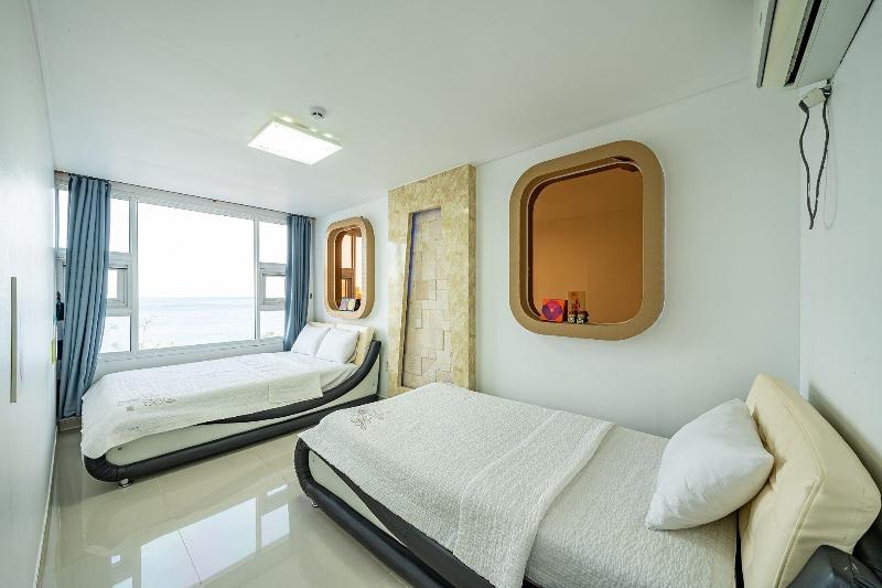 Pohang Pinewave Sea & Spa Pension image