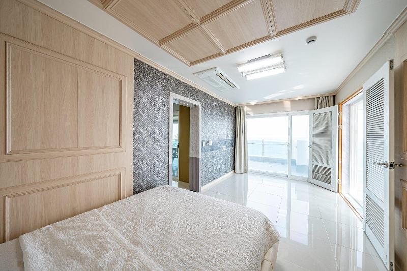 Pohang Pinewave Sea & Spa Pension image