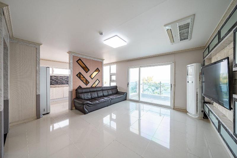 Pohang Pinewave Sea & Spa Pension image