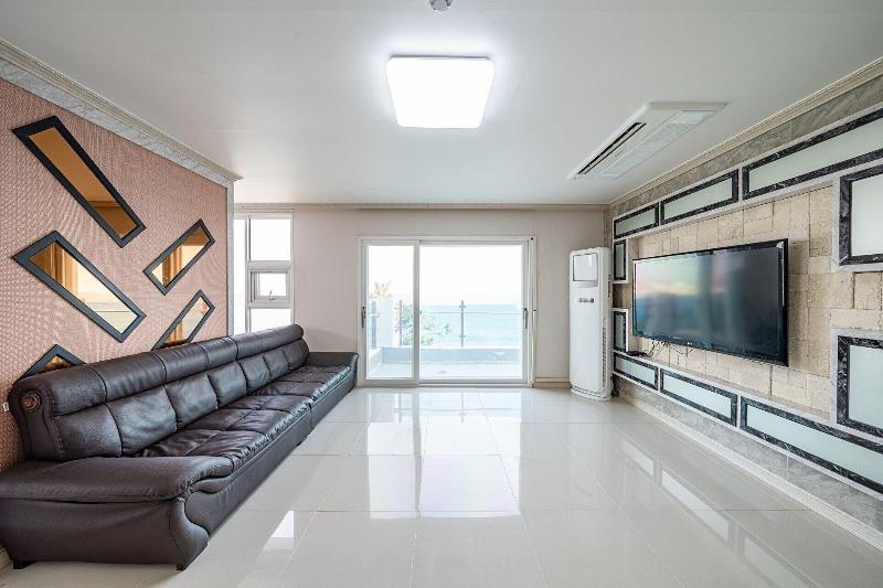 Pohang Pinewave Sea & Spa Pension image