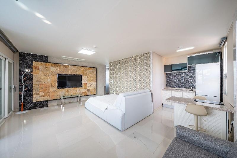 Pohang Pinewave Sea & Spa Pension image