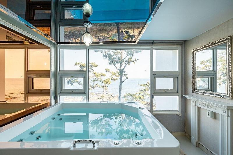 Pohang Pinewave Sea & Spa Pension image