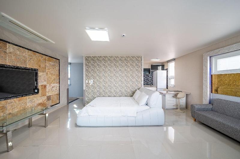 Pohang Pinewave Sea & Spa Pension image