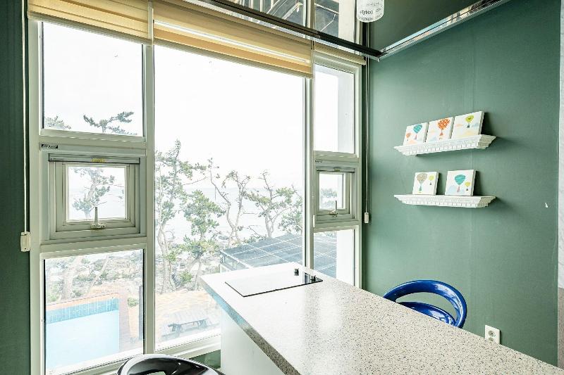 Pohang Pinewave Sea & Spa Pension image