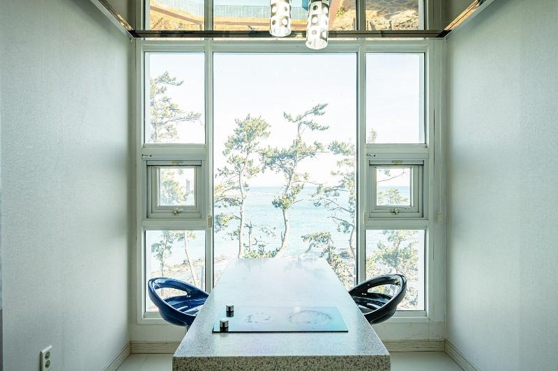 Pohang Pinewave Sea & Spa Pension image
