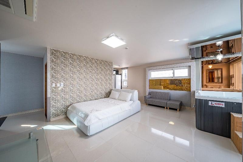 Pohang Pinewave Sea & Spa Pension image