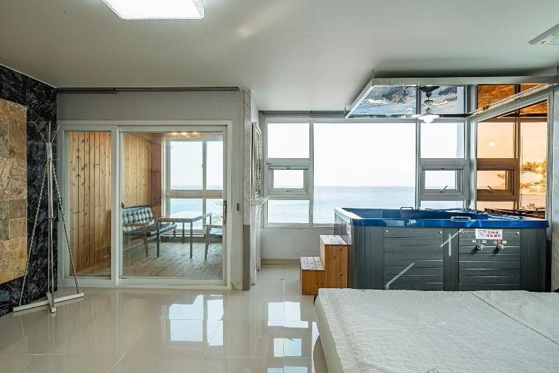 Pohang Pinewave Sea & Spa Pension image