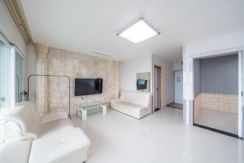 Pohang Pinewave Sea & Spa Pension image