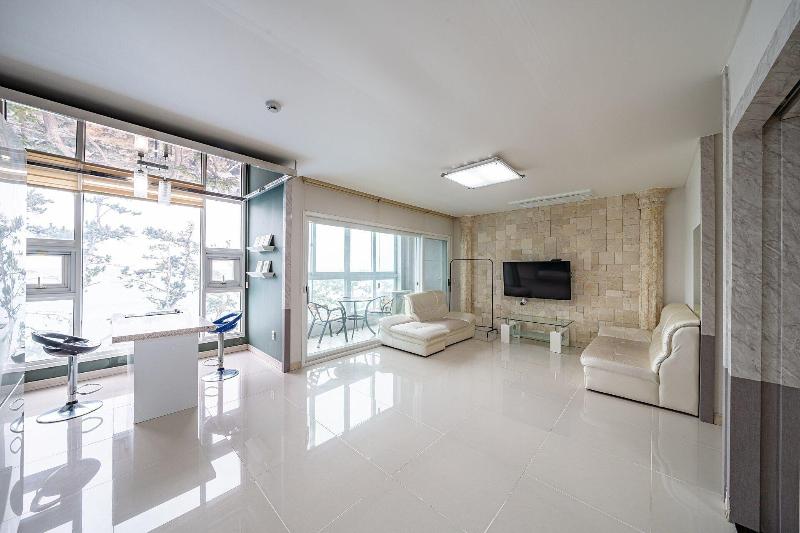 Pohang Pinewave Sea & Spa Pension image