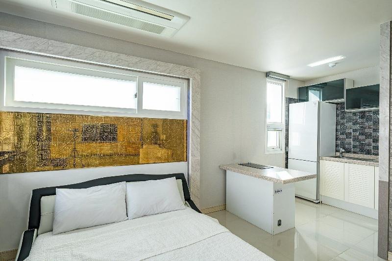 Pohang Pinewave Sea & Spa Pension image