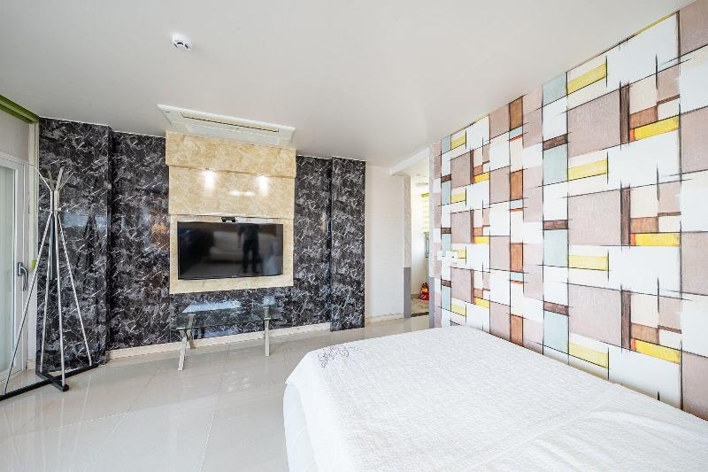 Pohang Pinewave Sea & Spa Pension image