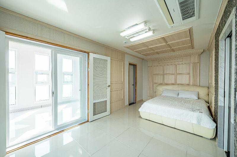 Pohang Pinewave Sea & Spa Pension image