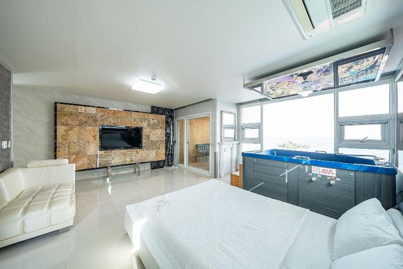 Pohang Pinewave Sea & Spa Pension image