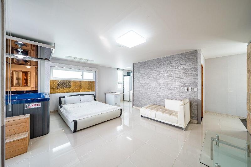 Pohang Pinewave Sea & Spa Pension image