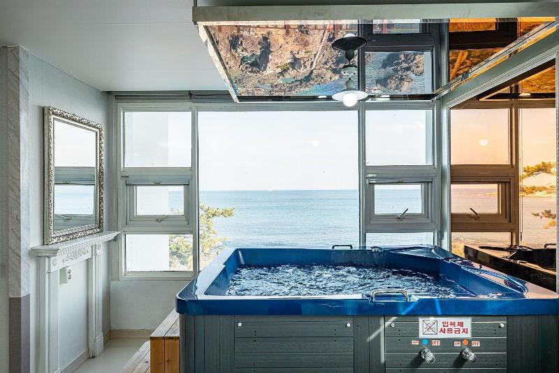 Pohang Pinewave Sea & Spa Pension image