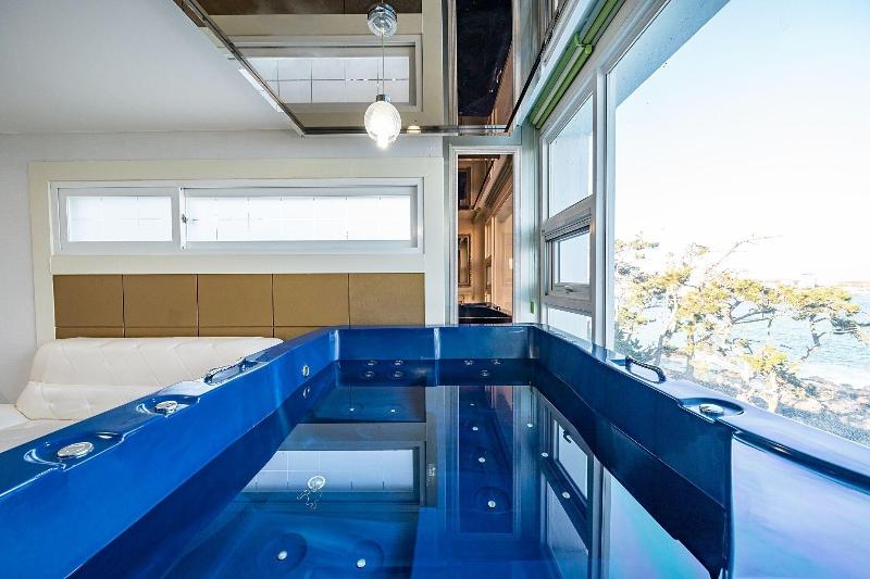Pohang Pinewave Sea & Spa Pension image