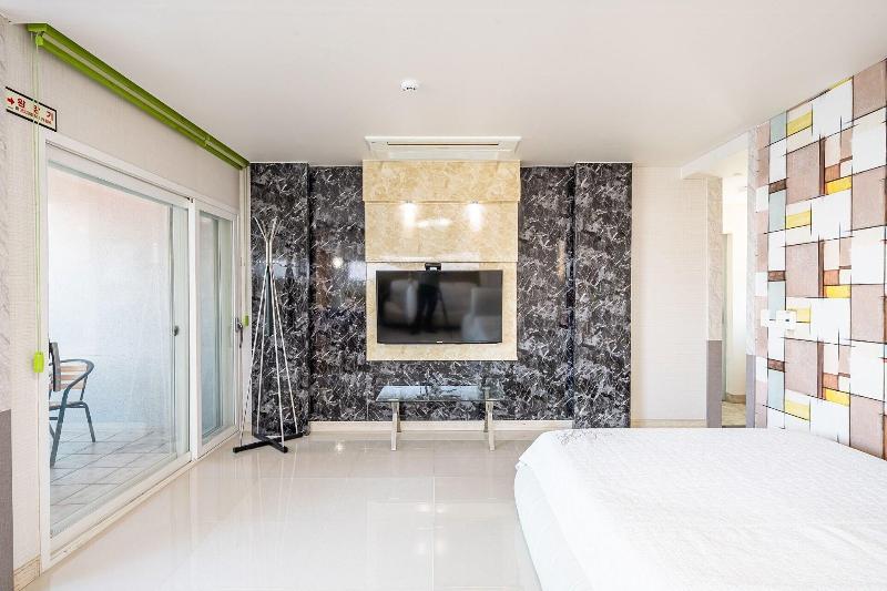 Pohang Pinewave Sea & Spa Pension image