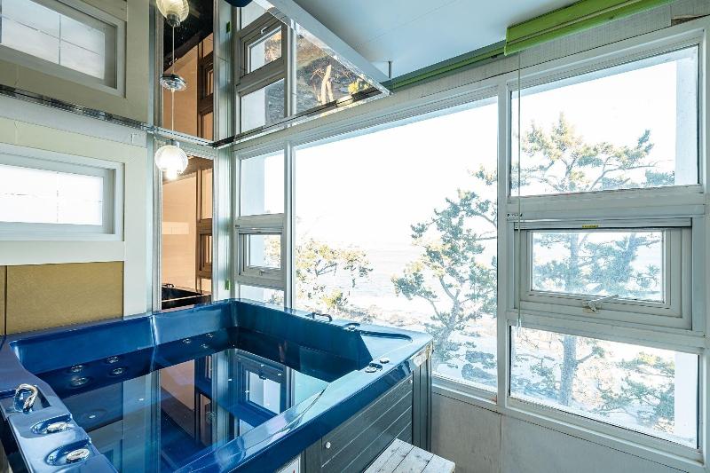 Pohang Pinewave Sea & Spa Pension image