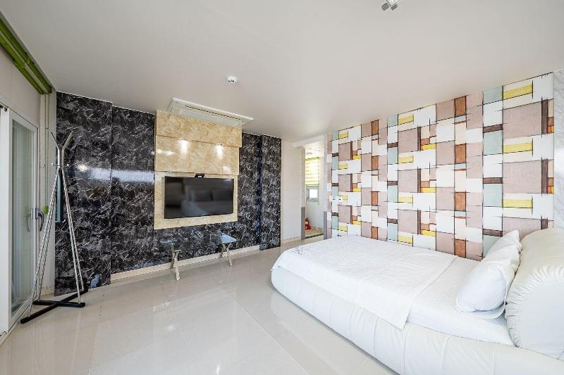 Pohang Pinewave Sea & Spa Pension image