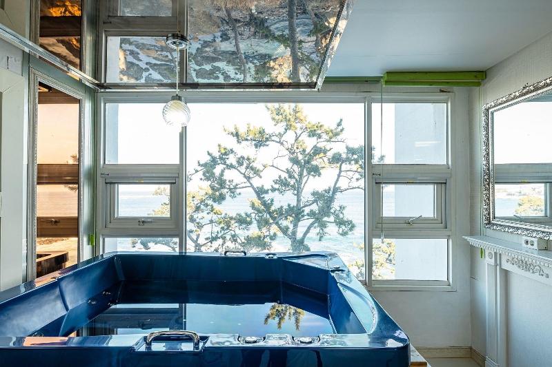Pohang Pinewave Sea & Spa Pension image