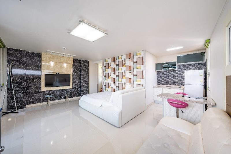 Pohang Pinewave Sea & Spa Pension image