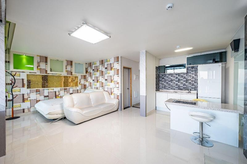 Pohang Pinewave Sea & Spa Pension image