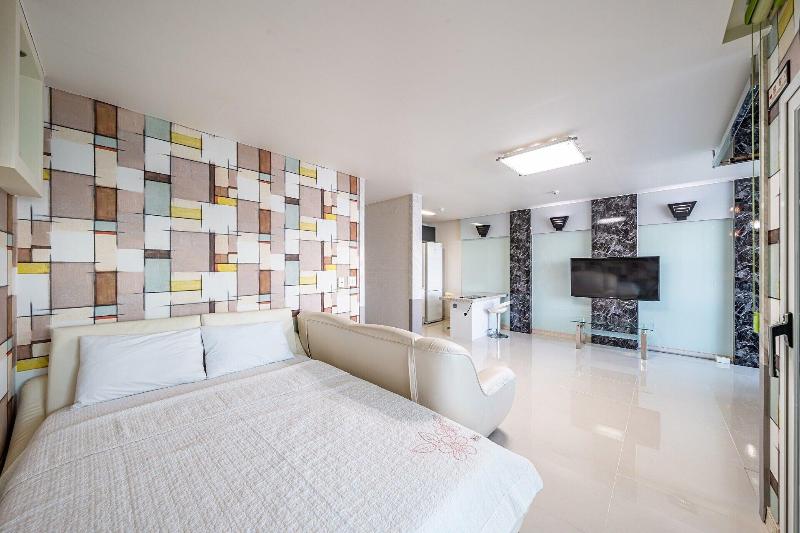 Pohang Pinewave Sea & Spa Pension image