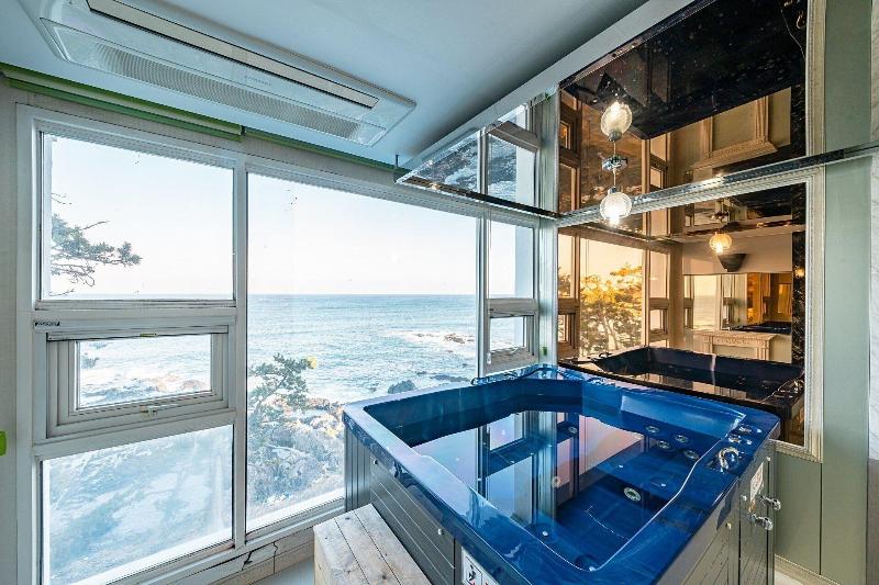Pohang Pinewave Sea & Spa Pension image