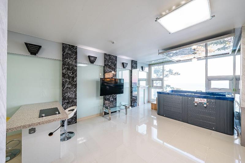 Pohang Pinewave Sea & Spa Pension image