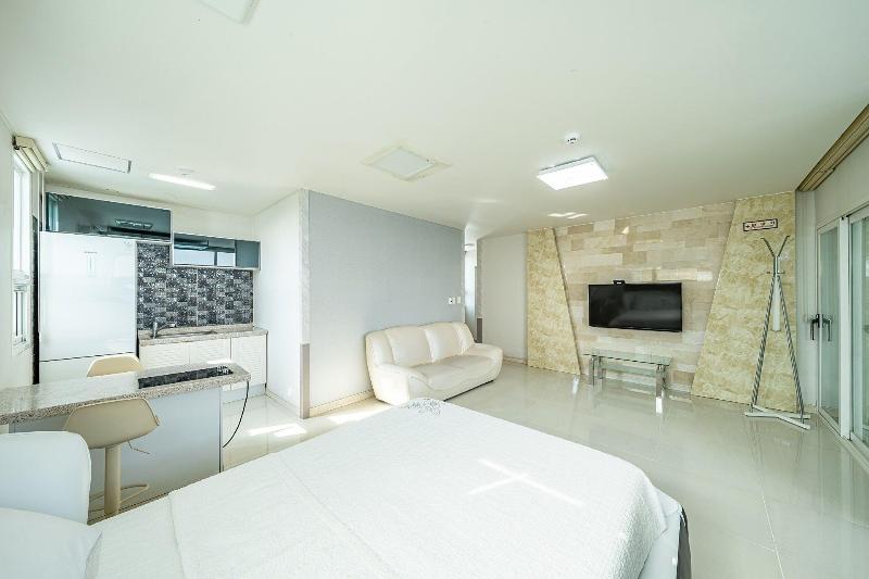 Pohang Pinewave Sea & Spa Pension image