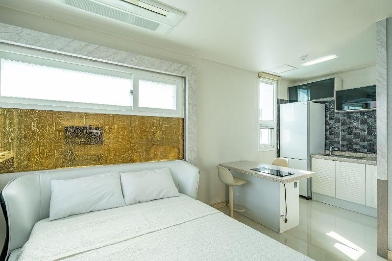 Pohang Pinewave Sea & Spa Pension image