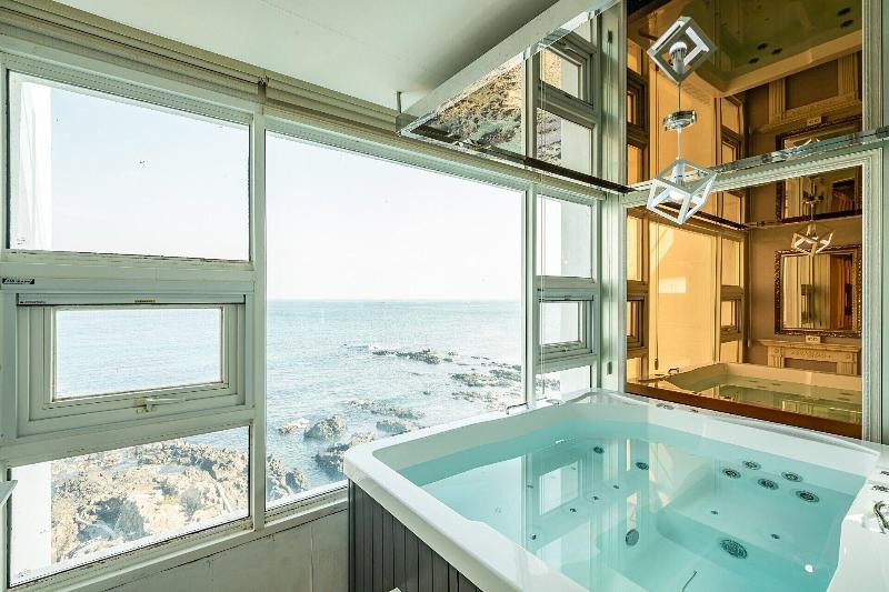 Pohang Pinewave Sea & Spa Pension image