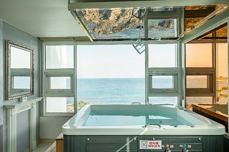 Pohang Pinewave Sea & Spa Pension image