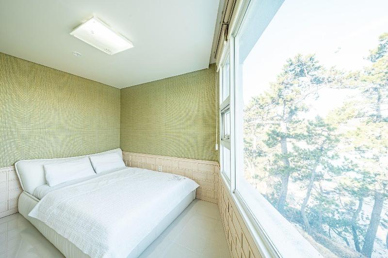 Pohang Pinewave Sea & Spa Pension image