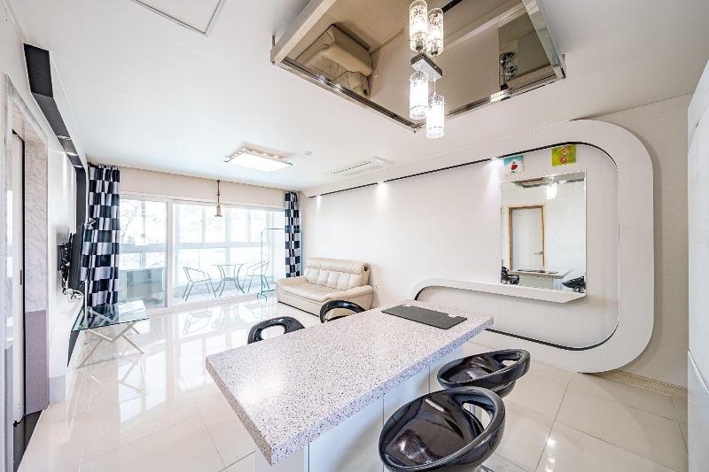 Pohang Pinewave Sea & Spa Pension image