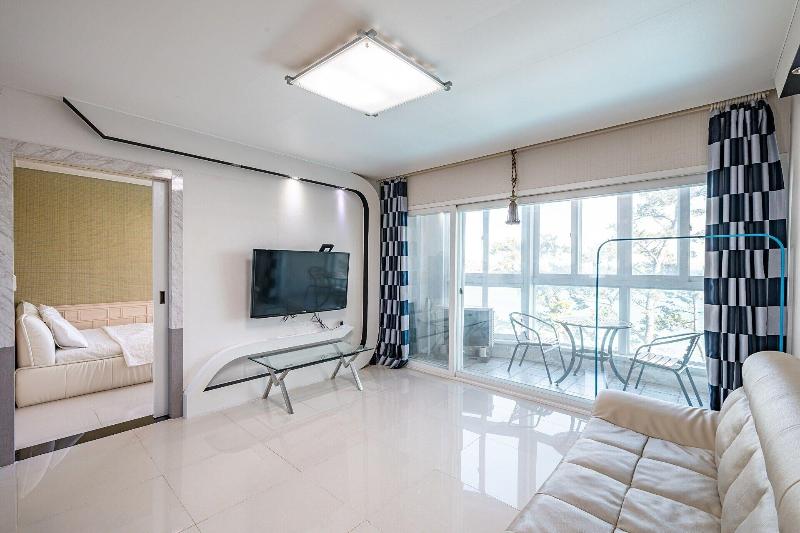 Pohang Pinewave Sea & Spa Pension image